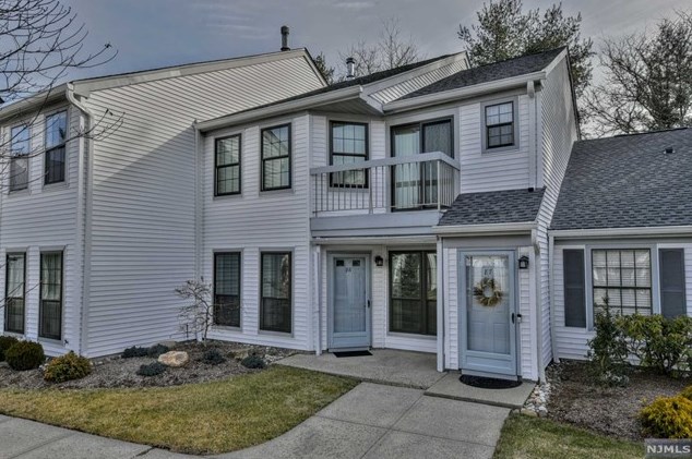 86 Konight Ct, Mahwah, NJ 07430