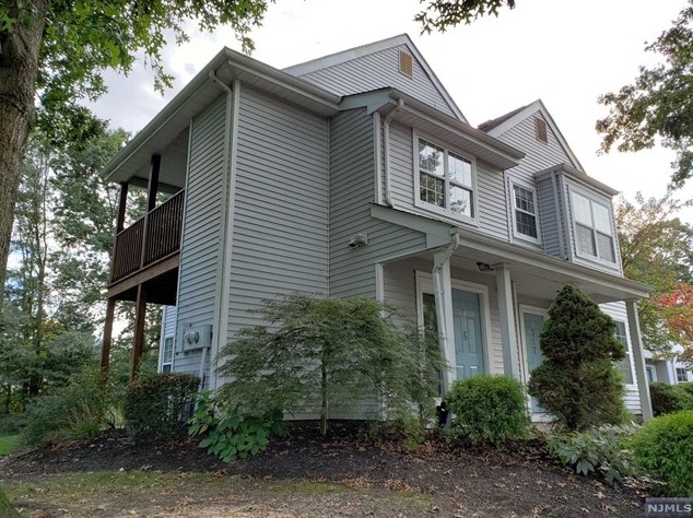 318 Towne Dr, Millstone Township, NJ 07726