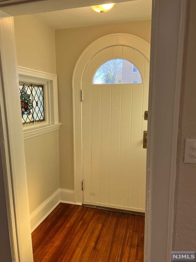3 W End, Rochelle Park, NJ 07662