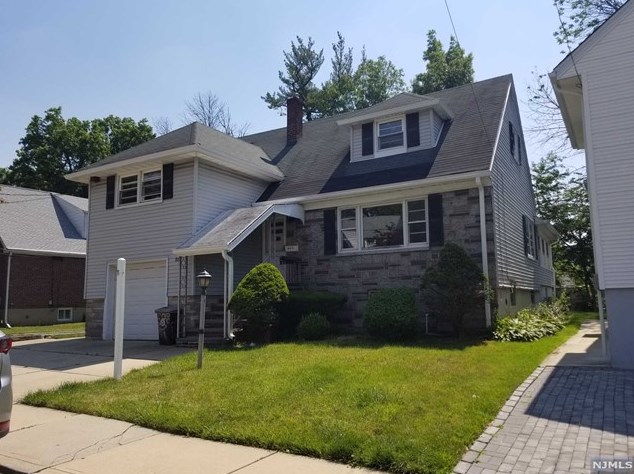 808 Kingsland Ave, Ridgefield, NJ 07657