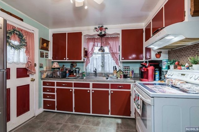25 Johnston St, Washington NJ  07882-1437 exterior