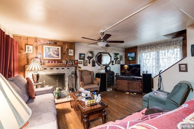 25 Johnston St, Washington NJ  07882-1437 exterior