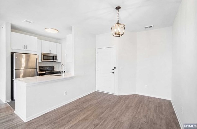 7 Bell St #307, Montclair, NJ 07042