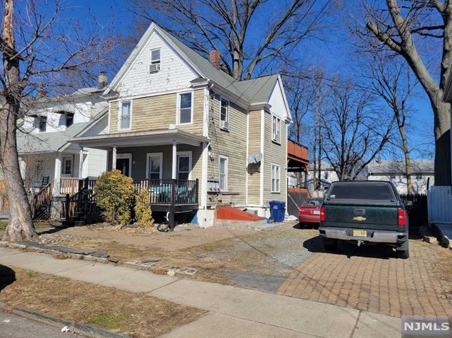 192 Clay St, Hackensack, NJ 07601-3402