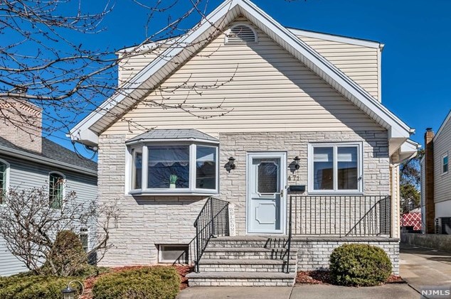 471 Harding Ave, Lyndhurst, NJ 07071
