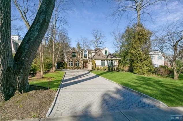 85 Erledon Rd, Tenafly, NJ 07670-2503