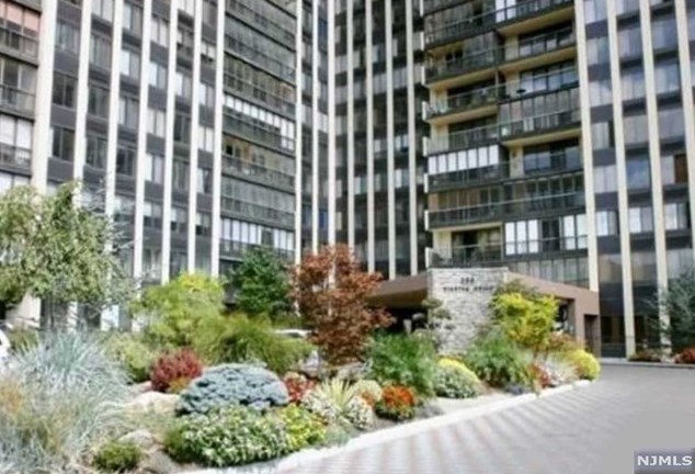 300 Winston Dr #1516, Cliffside Park, NJ 07010