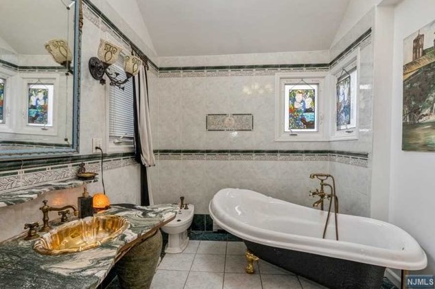 208 Jackson Ave, Rutherford NJ  07070-1817 exterior