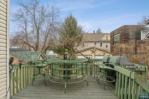 208 Jackson Ave, Rutherford NJ  07070-1817 exterior