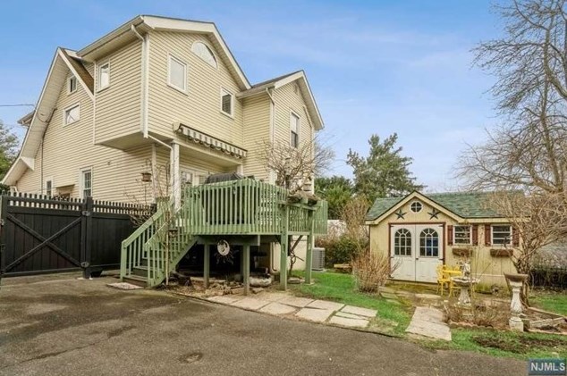 208 Jackson Ave, Rutherford NJ  07070-1817 exterior