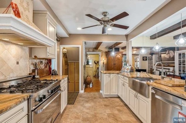 208 Jackson Ave, Rutherford NJ  07070-1817 exterior