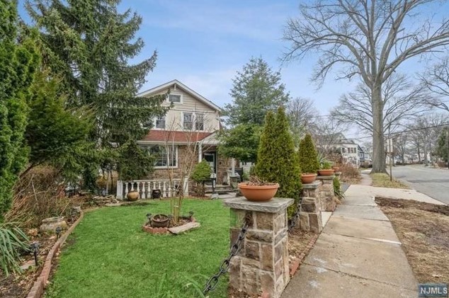 208 Jackson Ave, Rutherford NJ  07070-1817 exterior
