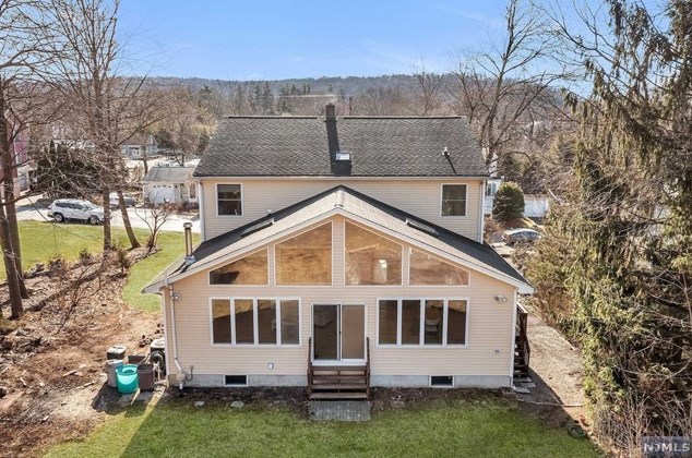 20 Bailey Ave, Oakland, NJ 07436