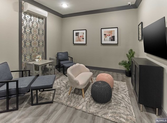 8 Tice Rd #202, Franklin Lakes, NJ 07417