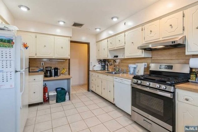 17 Short St, West Fort Lee NJ 07024-4013 exterior