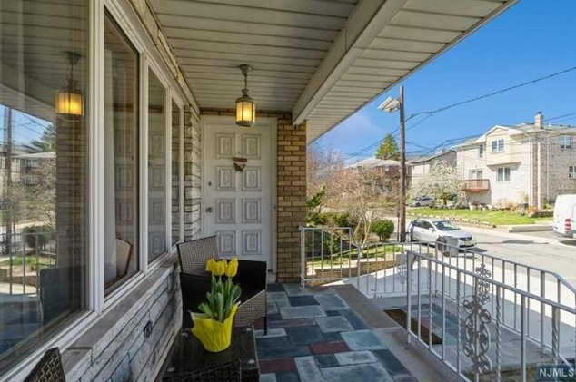 17 Short St, West Fort Lee, NJ 07024