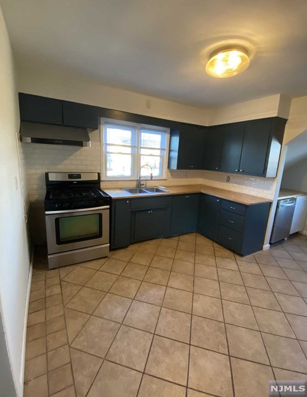20 Kinzley St #2, Little Ferry, NJ 07643