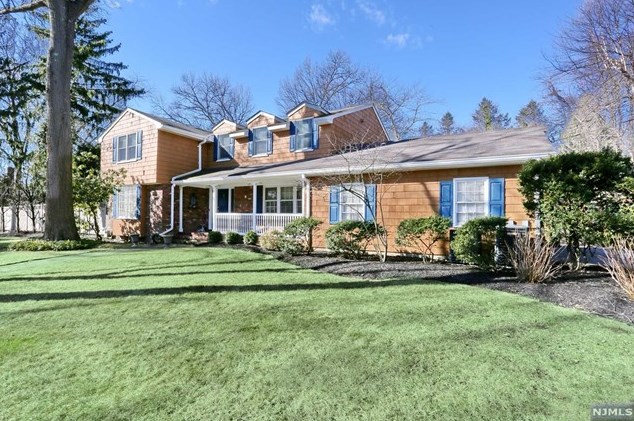 5 Berkshire Rd, Westwood, NJ 07677-7833