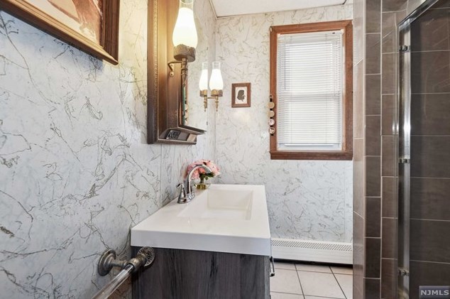 61 Elizabeth Ave, Elmwood Park NJ  07407-3019 exterior