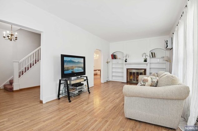 61 Elizabeth Ave, Elmwood Park NJ  07407-3019 exterior