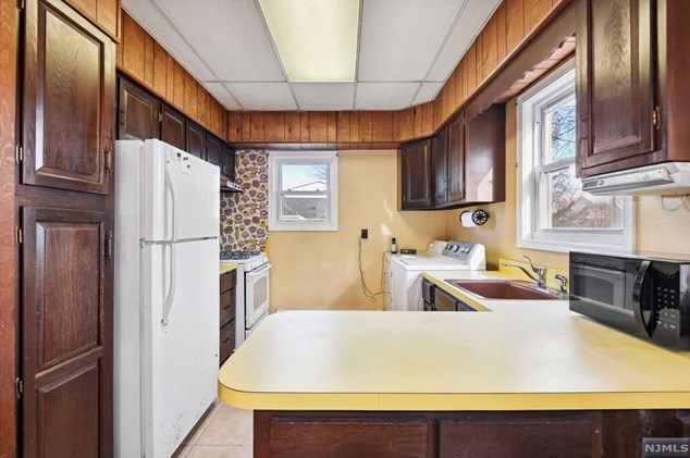 61 Elizabeth Ave, Elmwood Park NJ  07407-3019 exterior