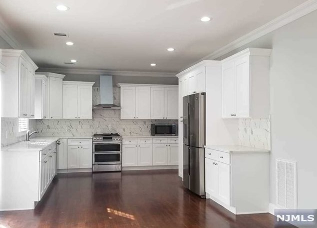 94 Westside Ave, Bergenfield NJ  07621-2838 exterior