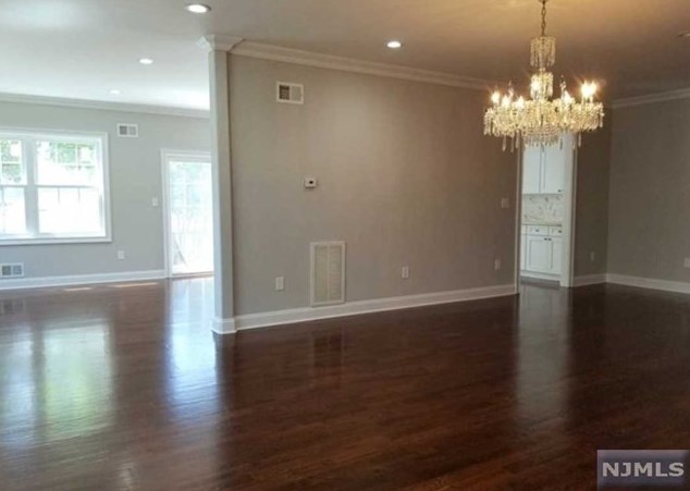 94 Westside Ave, Bergenfield, NJ 07621