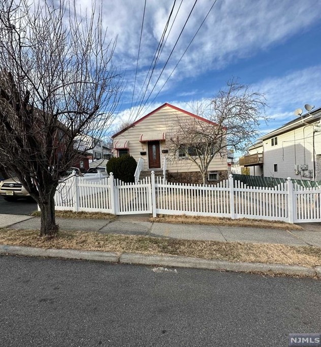 9 Hamilton Ave, Lodi NJ  07644-1226 exterior