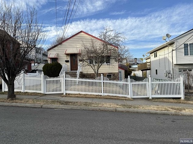9 Hamilton Ave, Lodi, NJ 07644