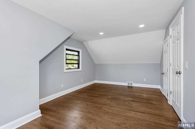 348 Wilson Ave, Lyndhurst NJ  07071-3324 exterior