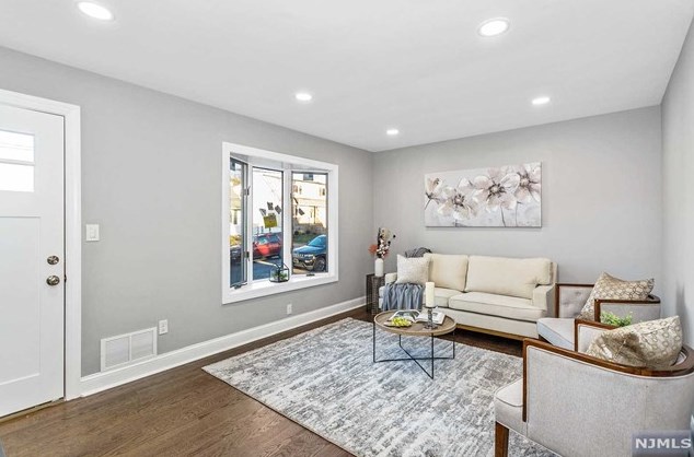 348 Wilson Ave, Lyndhurst NJ  07071-3324 exterior