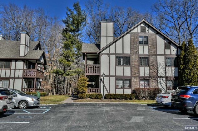 601 Mark Twain Way, Mahwah, NJ 07430
