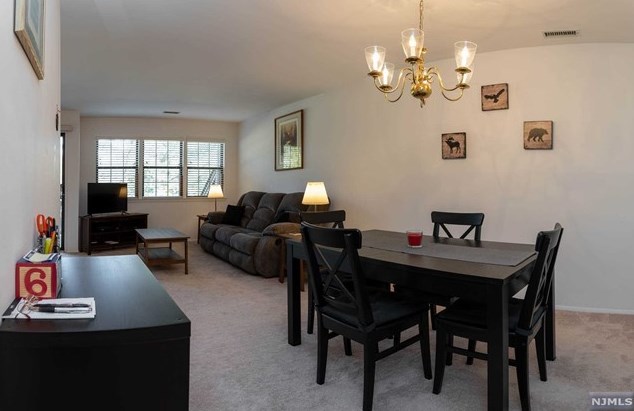 18 Quincy Ln #f, West Milford, NJ 07480