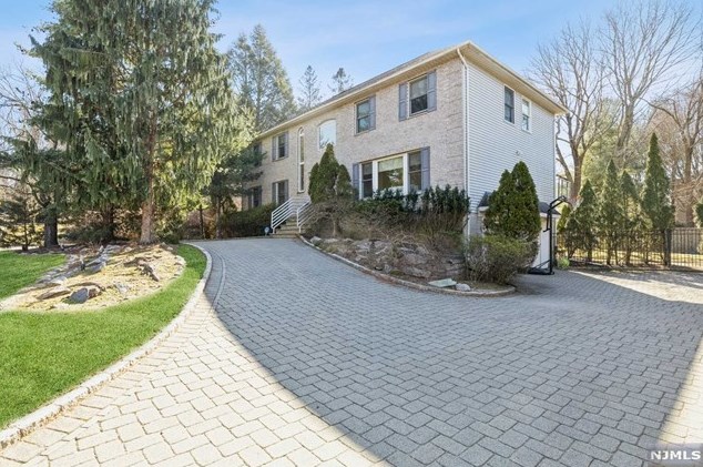 25 Alpine Dr, Closter, NJ 07624