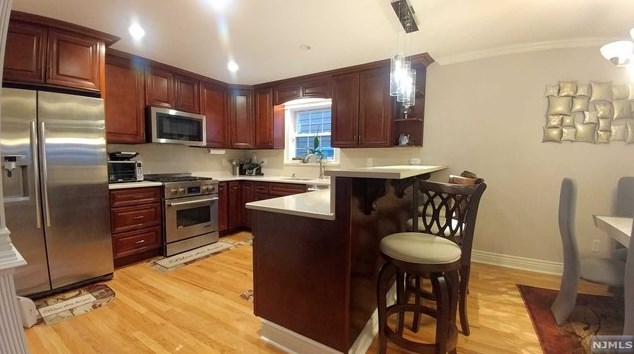 432 4th St, Palisades Park, NJ 07650
