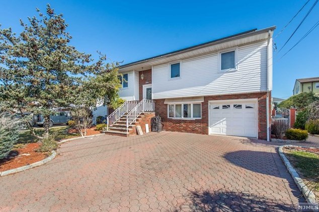 357 Maple St, Moonachie, NJ 07074