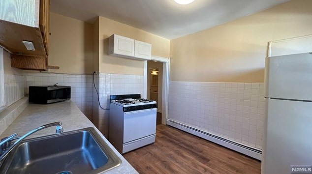 45 Park Ave, Newark NJ  07104-1043 exterior