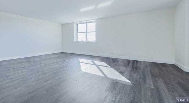 6040 Boulevard E #10h, West New York, NJ 07093
