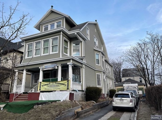 908 16th St, Newark, NJ 07108-1121