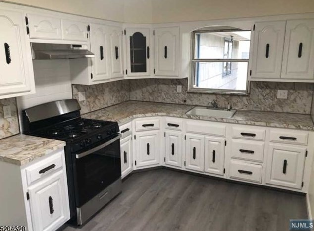 10 Kipp Ave, Elmwood Park, NJ 07407
