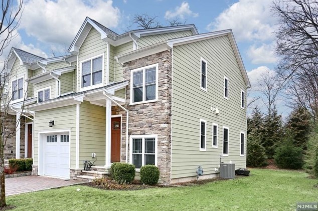 99 Spring Valley Rd #303, Montvale, NJ 07645