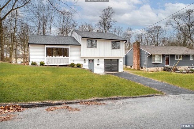 44 Demarest Ave, Oakland, NJ 07436