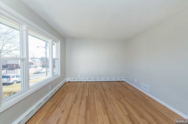 13 Hughes St, Lodi, NJ 07644