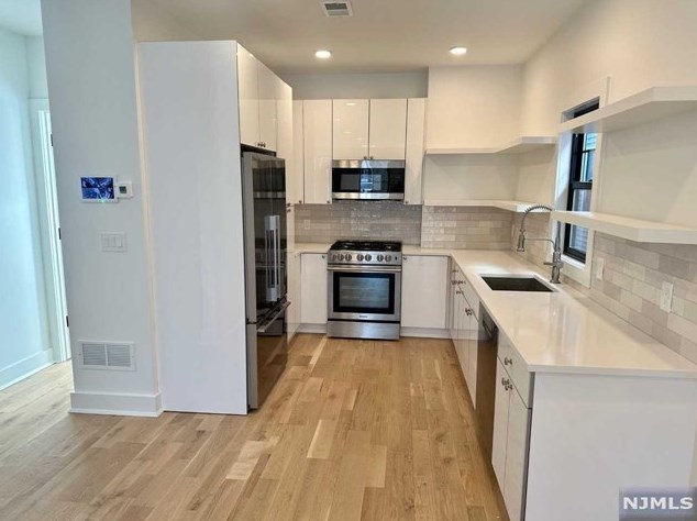 71 Mission St #a, Montclair, NJ 07042