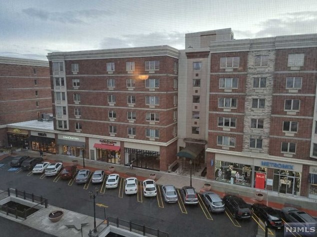 3401 City Pl, Edgewater, NJ 07020