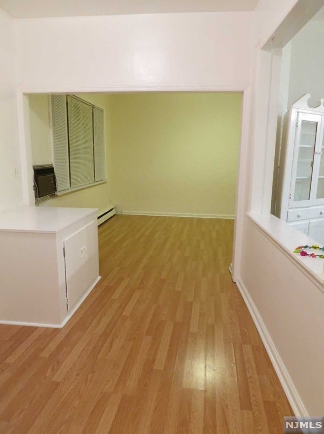 188 Grand St #2, Outwater, NJ 07026