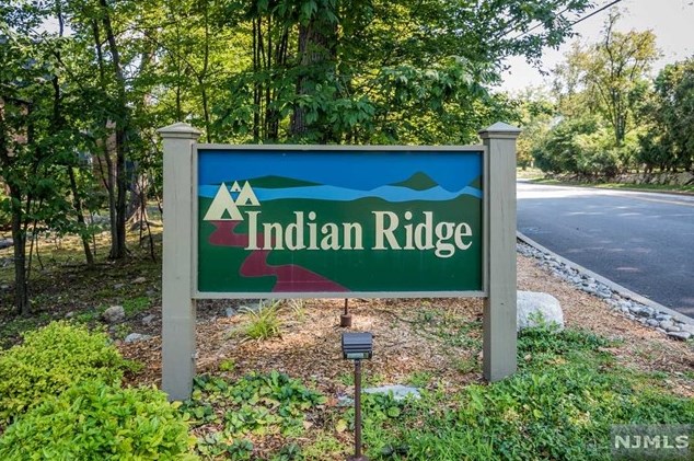 2110 Hilltop Rd, Mahwah, NJ 07430