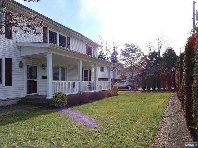 77 Grove St, Clifton, NJ 07013