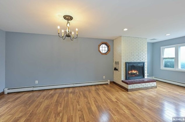 25 Truman Blvd, Oakland, NJ 07436