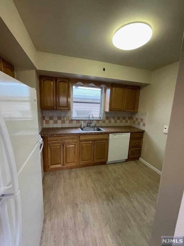 313 5th St #2, Fairview, NJ 07022